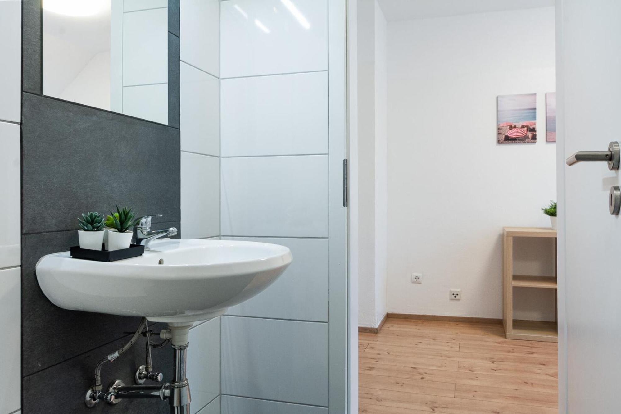 T&K Apartments - Apartments 20 Min To Messe Dus เครเฟลด์ ภายนอก รูปภาพ